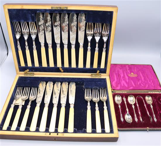 2 cased cutlery sets